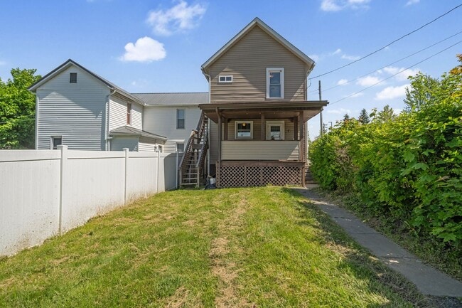 Building Photo - Stunning 3 Bedroom home in Greensburg Avai...