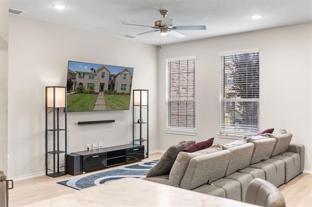 Building Photo - 2224 Davenport Dr