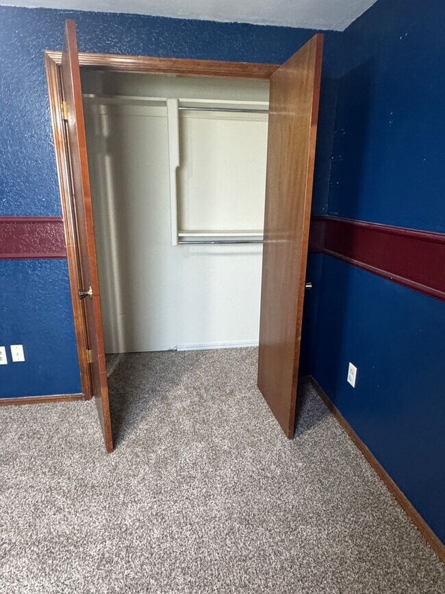 Building Photo - 3 bedroom, 2 bathroom, 2 car garage in Sou...