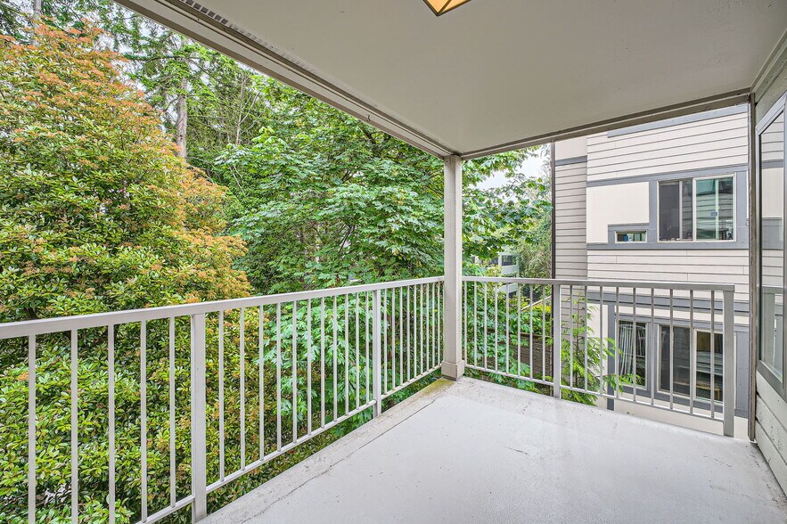 Patio - 2940 76th Ave SE