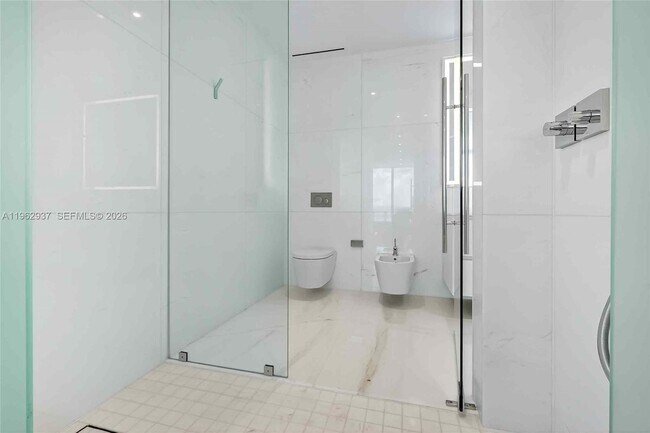 Building Photo - 300 Biscayne Blvd Way