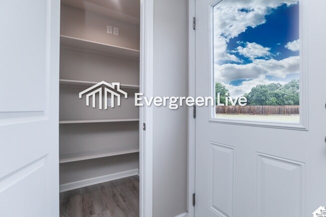 Building Photo - 108 Burlington Dr