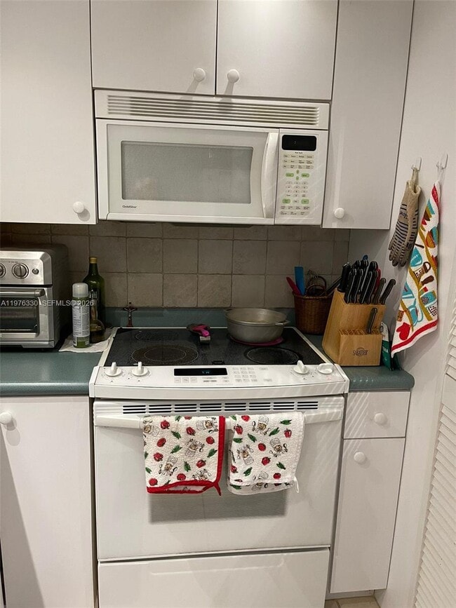 Building Photo - 1901 Brickell Ave