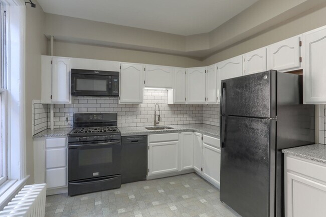 Primary Photo - 1607 Green St