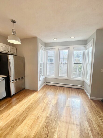 Building Photo - 120 Highland St