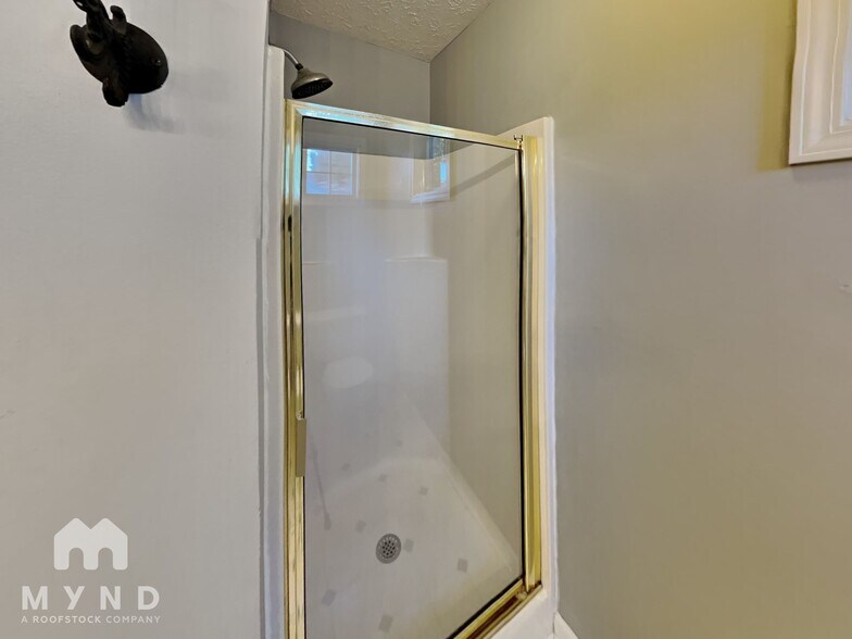 Building Photo - 664 Bedford Ct