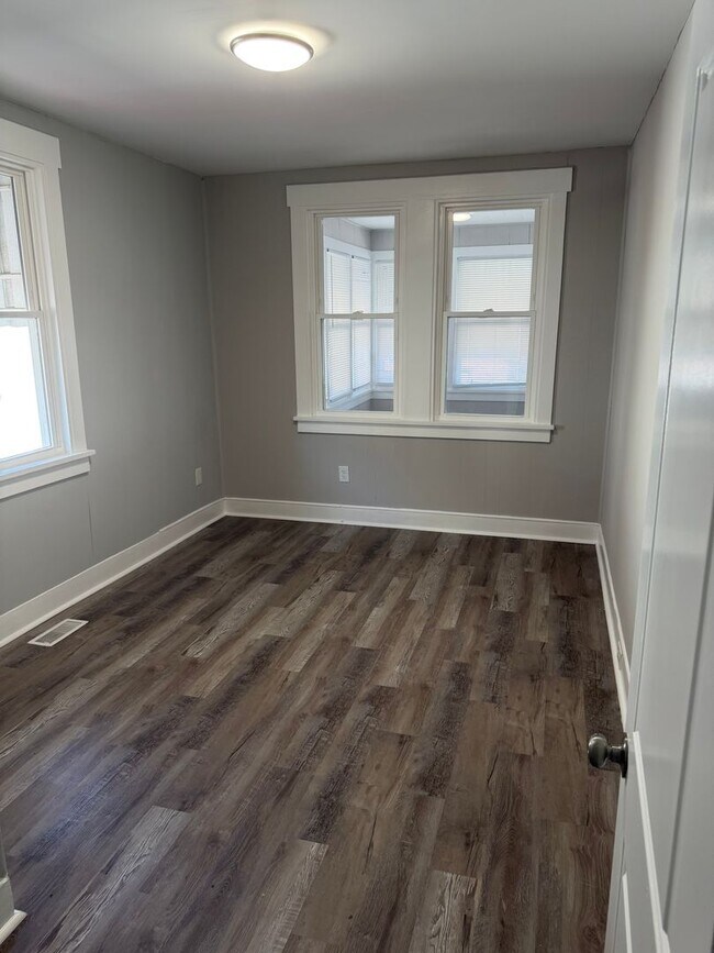 Building Photo - Newly Renovated 3 Bedroom, 2 Bath! Ready for Move-In!!!!