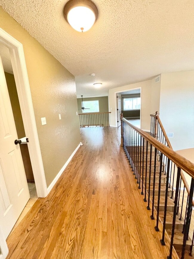 Building Photo - Large Clean Home in Aurora