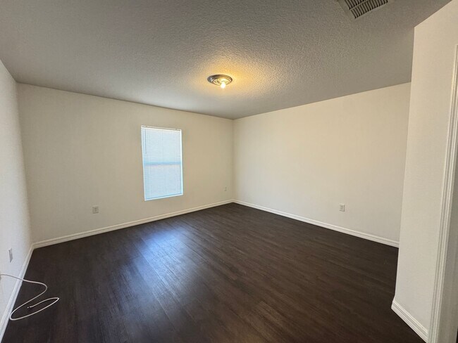 Building Photo - BEAUTIFUL, 4 bedroom, 2 bathroom Home in Poinciana!! Cable & Internet Included with Rent!!