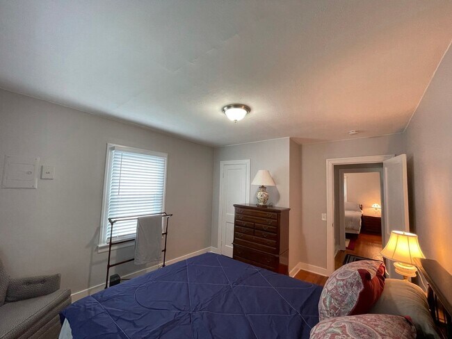 Building Photo - Fully Furnished/All Inclusive Rancher Near...