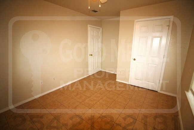 Building Photo - 3402 Hereford Ln