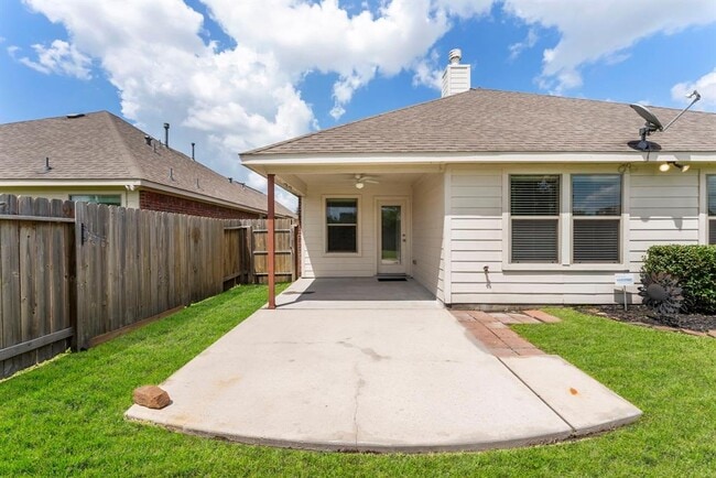 Building Photo - 28519 Lockeridge View Dr