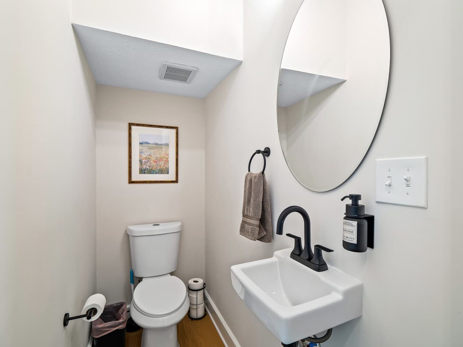 Building Photo - 18031 Larchwood Ave