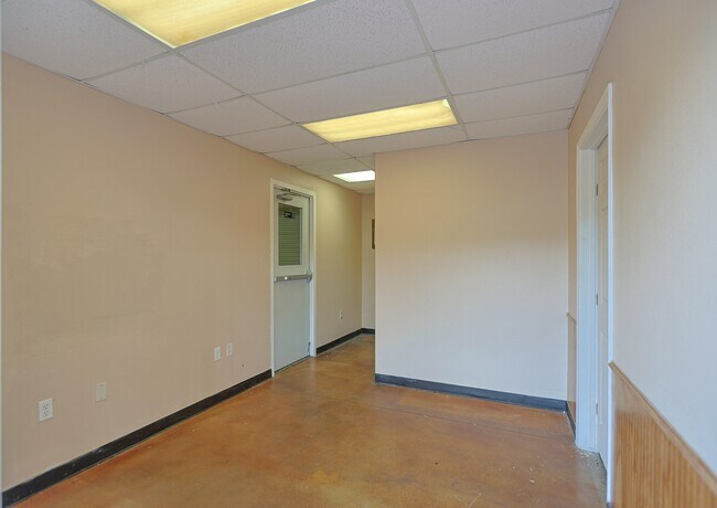Building Photo - 23063 Texas 46STE 2-3