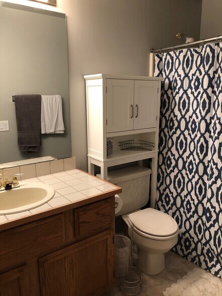 bathroom in spare bedroom. - 9915 NE 124th St