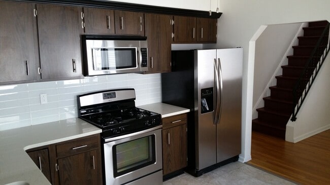 Building Photo - Southside Flats Recently Renovated 3 bedro...