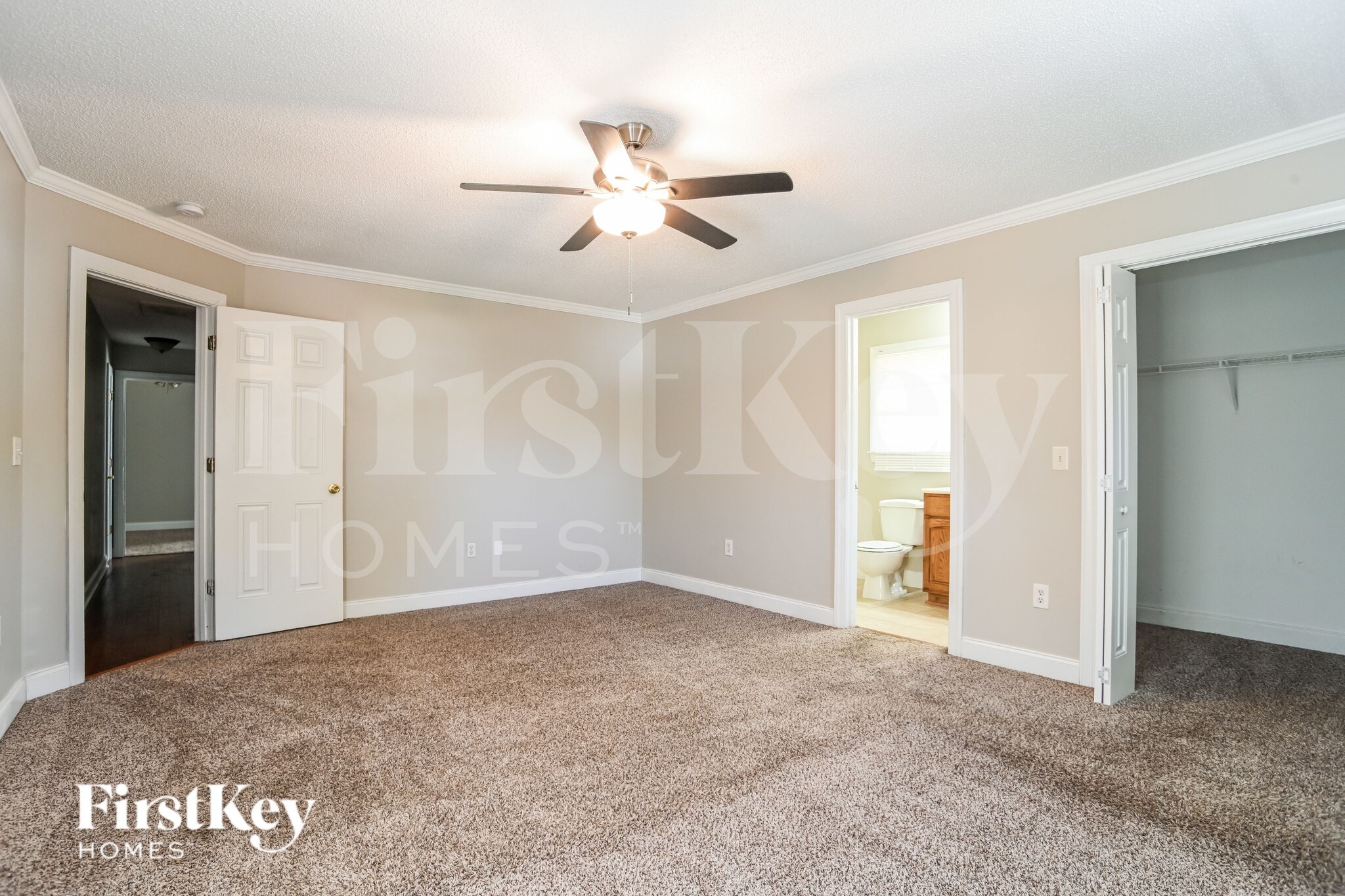 Building Photo - 811 Willow Ln