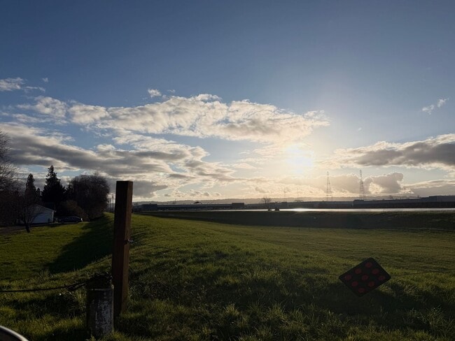 Building Photo - Adorable Quiet park like setting in fruit valley sunsets with landscaping provided