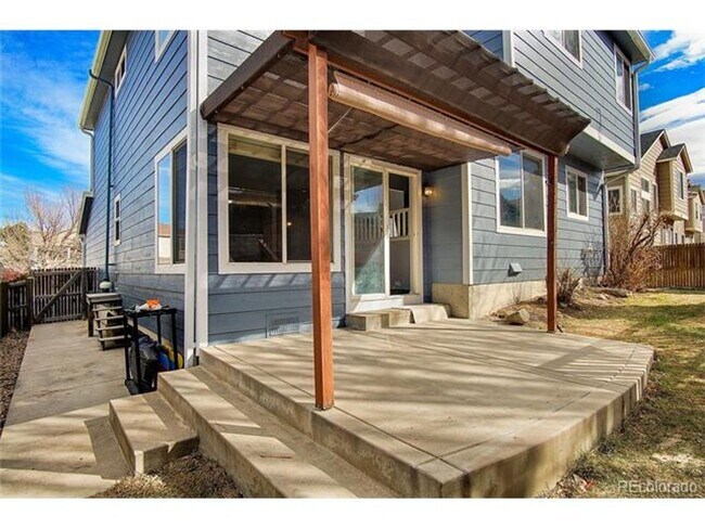 Building Photo - Beautiful single family home with 4 bed an...