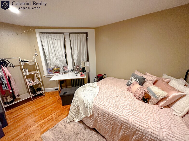 Building Photo - 72 Egmont St