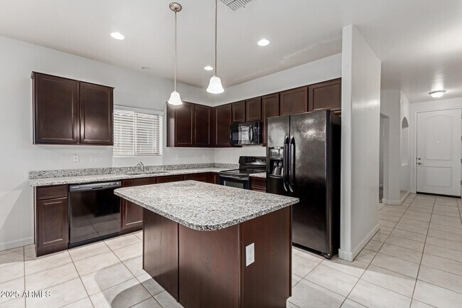 Building Photo - 23759 W Magnolia Dr