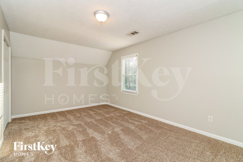 Building Photo - 345 Maplelake Dr