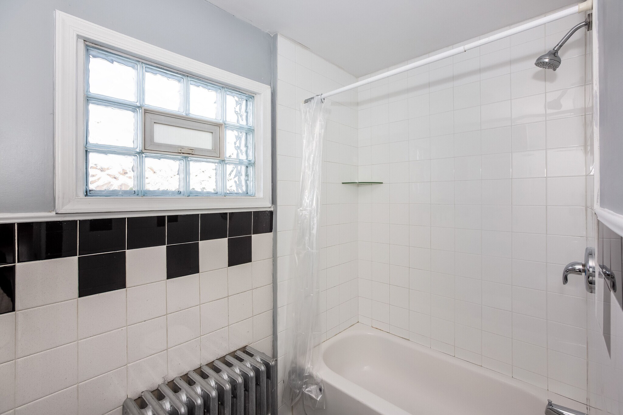 Building Photo - 3030 Tulip St