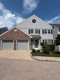 Building Photo - 11 Pond Ln