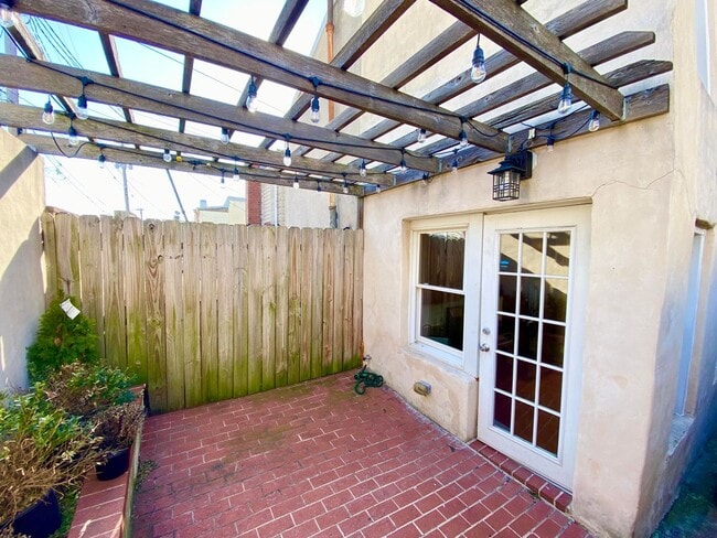 Building Photo - Charming 2 Bedroom/1.5 Bathroom Townhome with Patio in Upper Fells Point, MD!