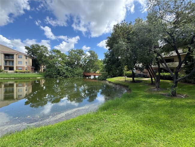Building Photo - 9999 Summerbreeze Dr