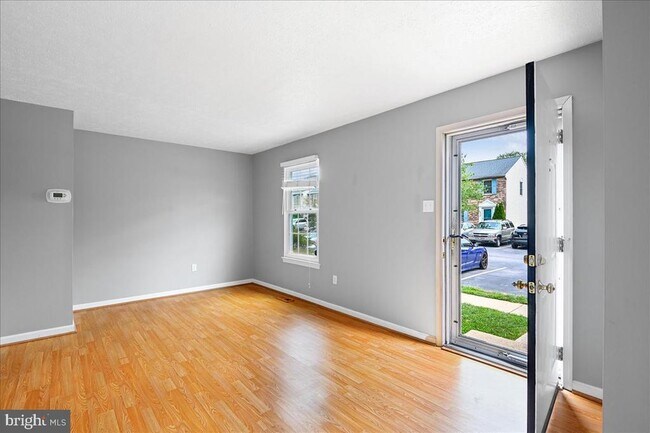 Building Photo - 631 Realm Ct W