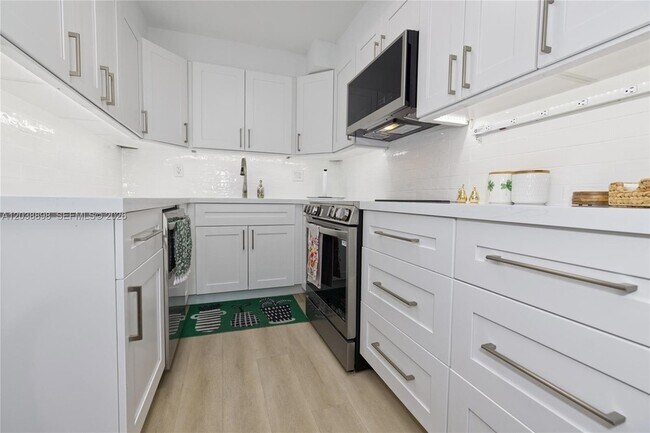 Building Photo - 5838 SW 74th Terrace
