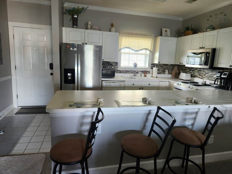 Building Photo - 4830 Carnation Cir