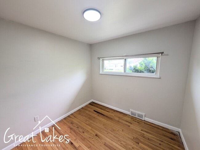 Building Photo - Charming 3 Bedroom 2 Bathroom now availabl...