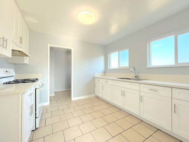 Building Photo - 8118 Stanford Ave