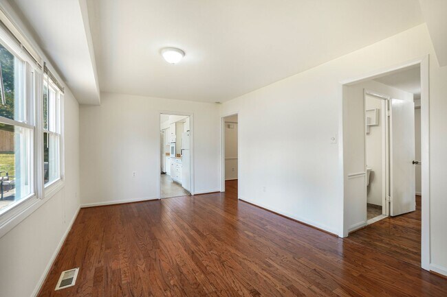 Building Photo - A 4 BEDROOM 2.5 BATH DREAM COME TRUE IN POINTER RIDGE AT COLLINGTON!