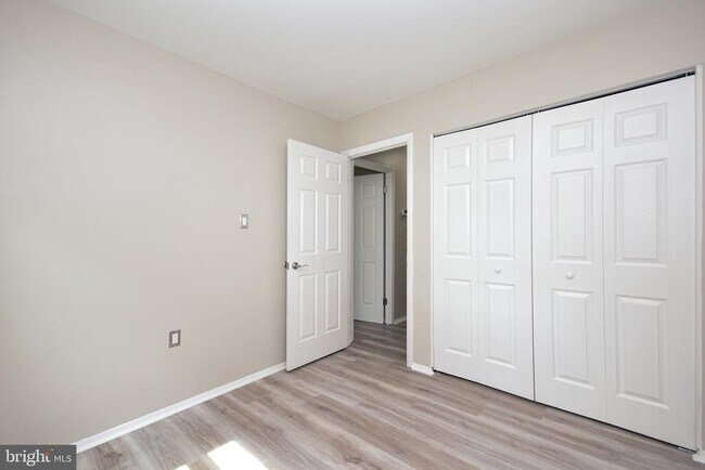 Building Photo - 8853 Teakwood Ct