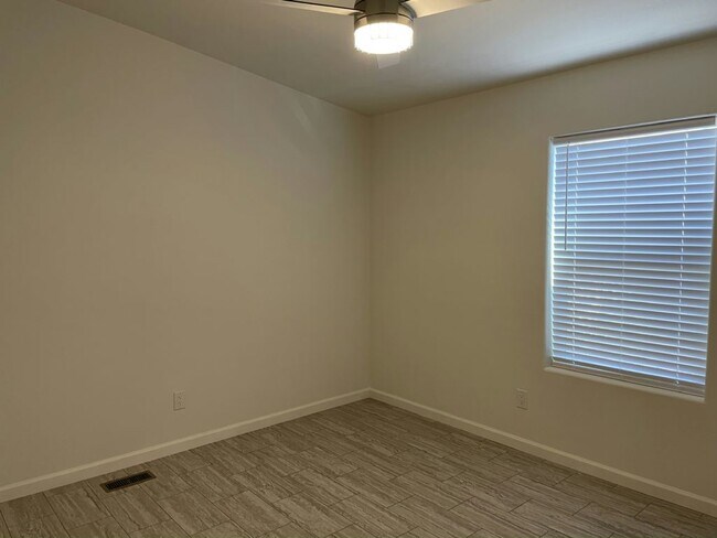 Building Photo - 18027 N 17th Pl