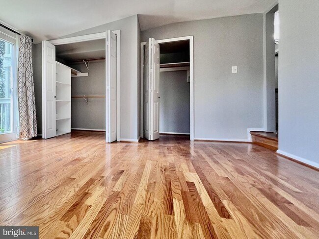 Building Photo - 5350 Ravensworth Rd