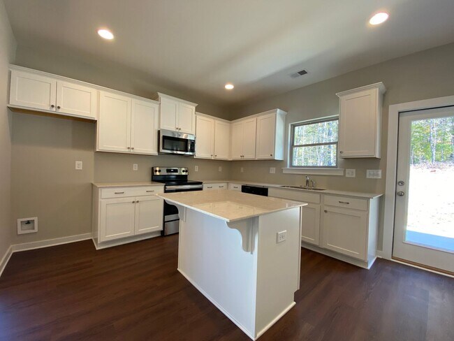 Building Photo - Home for Rent in Pinson, AL!!! Available to View!
