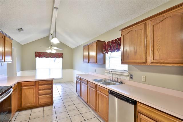 Building Photo - 2965 Red Oak Cir