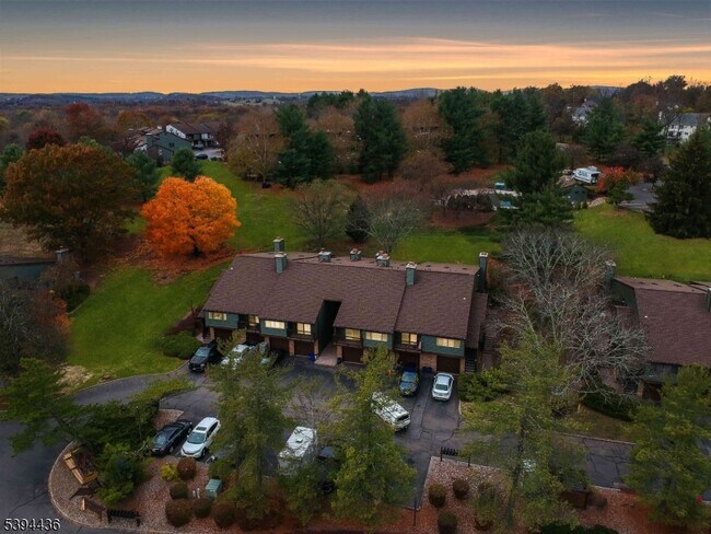 Building Photo - 70 Meadowview Dr