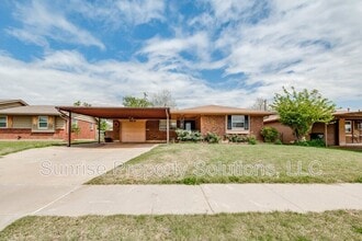 Building Photo - 923 NW 5th St