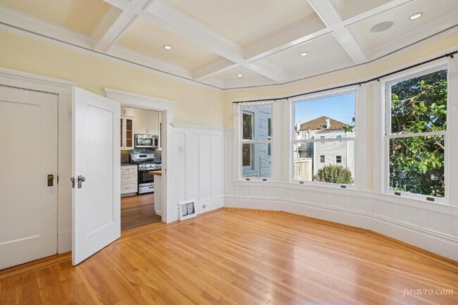 Building Photo - 342 4th Ave