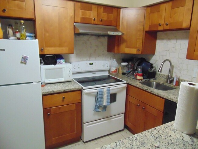 Primary Photo - 1025 Hancock St