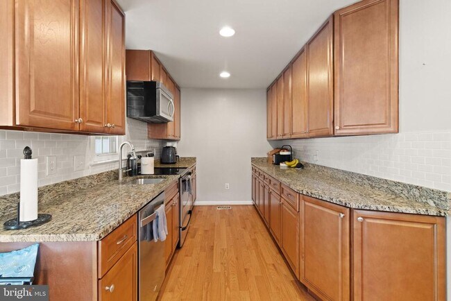 Building Photo - 8573 Tyrolean Way