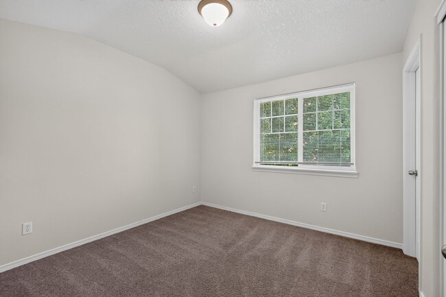 Building Photo - 1506 SE Kobus Way