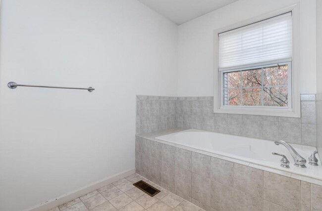 Building Photo - 1172 Heron Ct