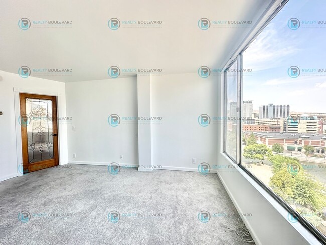 Building Photo - Exquisite 1-bedroom, 2-bathroom condo Overlooking the beautiful Truckee River with covered parking!