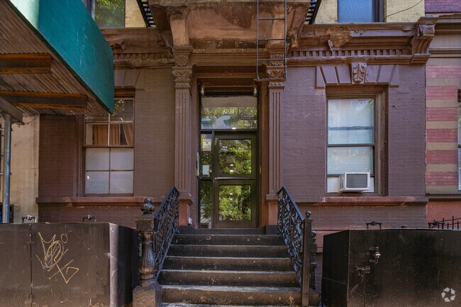 209 E Tenth St New York, NY 10003 - 209 E Tenth St